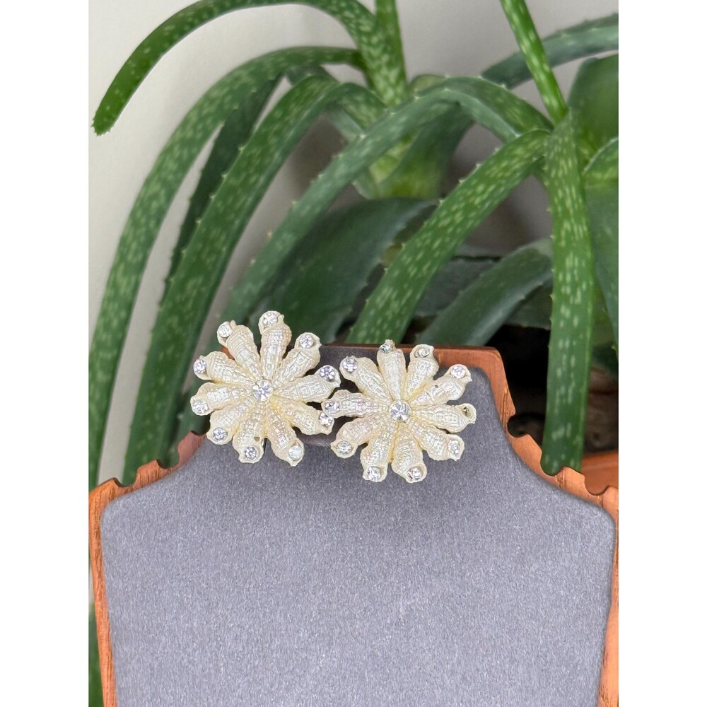 Vintage White Coral Statement Clip Earrings Rhinestone Coastal Resort - Picture 6 of 7